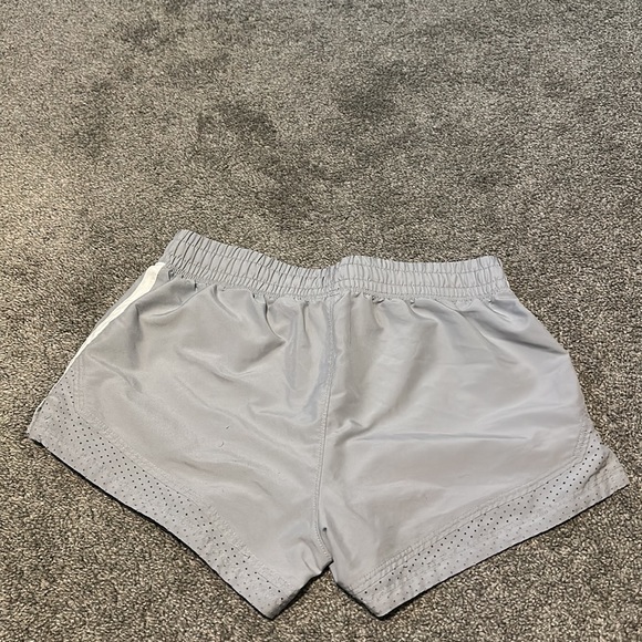 underarmour girls shorts youth XL. - Picture 2 of 2